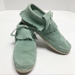 Minnetonka Moccasins Size 9